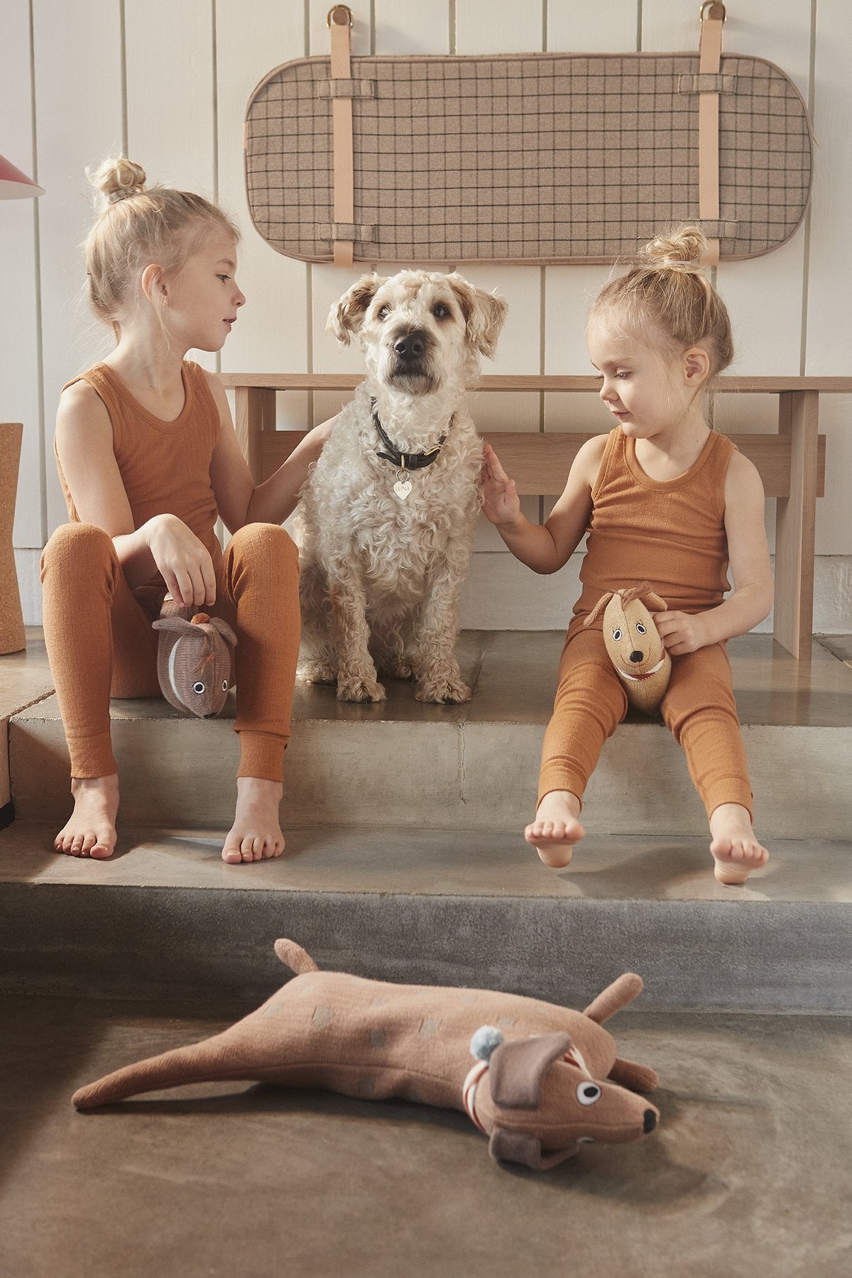 HUNSI DOG WITH TWO PUPPIES COCO & MAX, OYOY LIVING