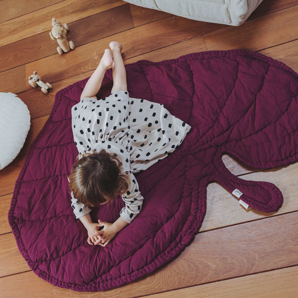 LEAF BLANKET