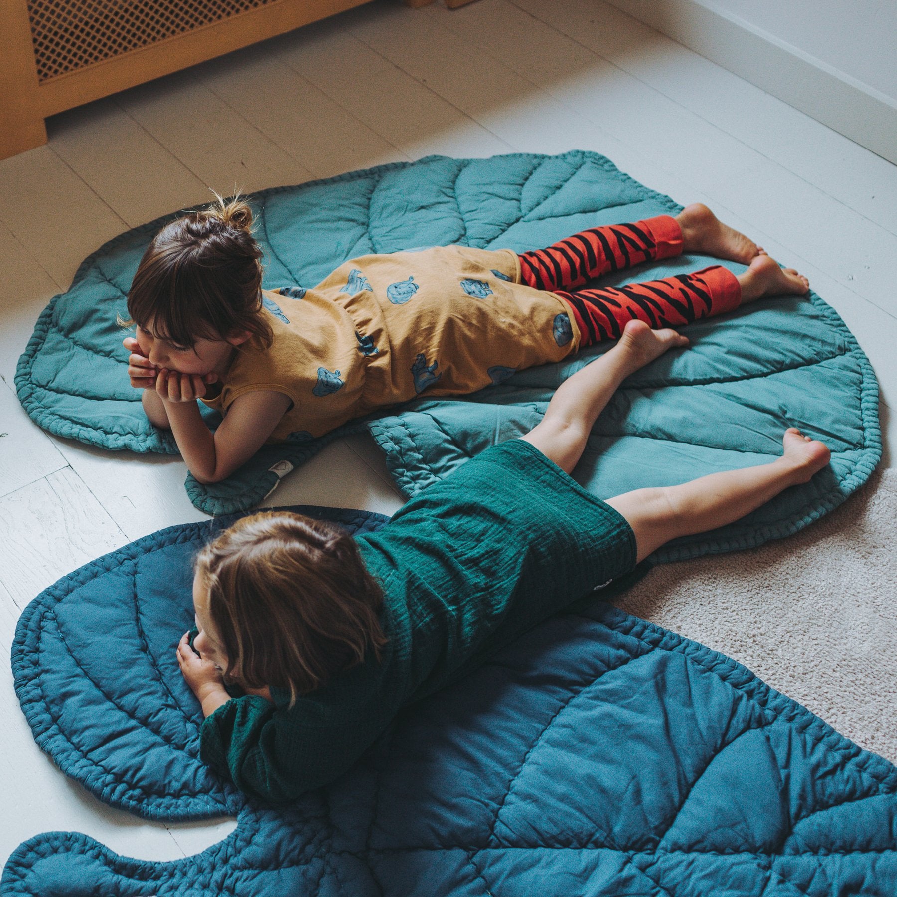 LEAF BLANKET